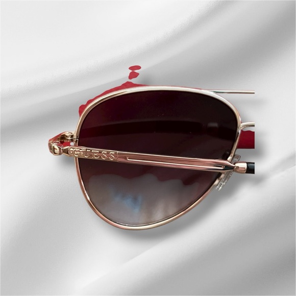 Guess Aviator 40th Anniversary Sunglasses NWOT Hardshell Case - Picture 4 of 7